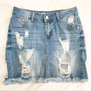 Light-washed Highwaisted denim skirt